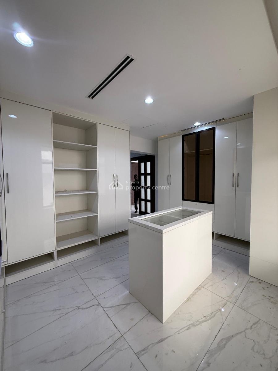 Exquisite Gated 8 Unit of a 6 Bedroom Fully Detached, Guzape District, Abuja, Detached Duplex for Sale