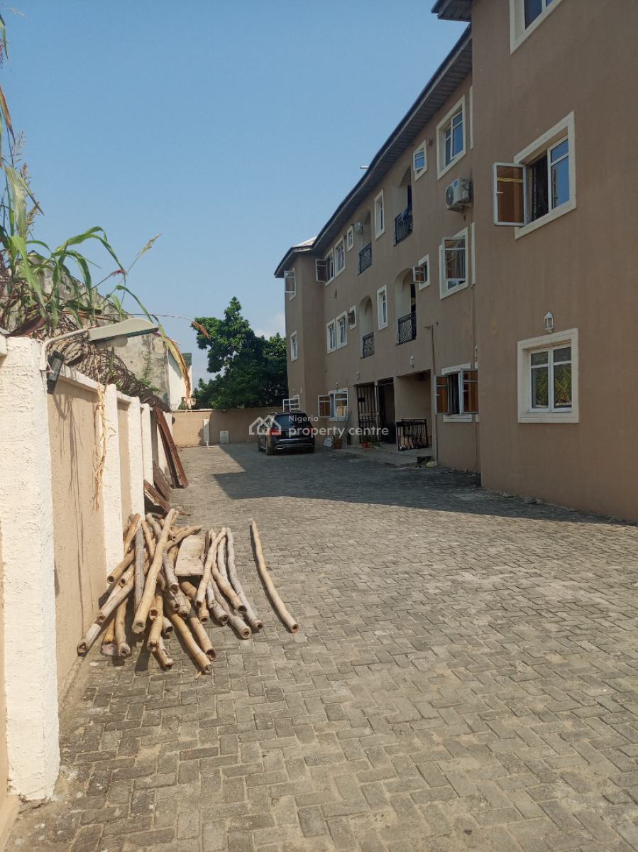 Luxury and Sharp 3 Bedrooms Apartment (downstairs), Mobil Road, Ilaje, Ajah, Lagos, Flat / Apartment for Rent