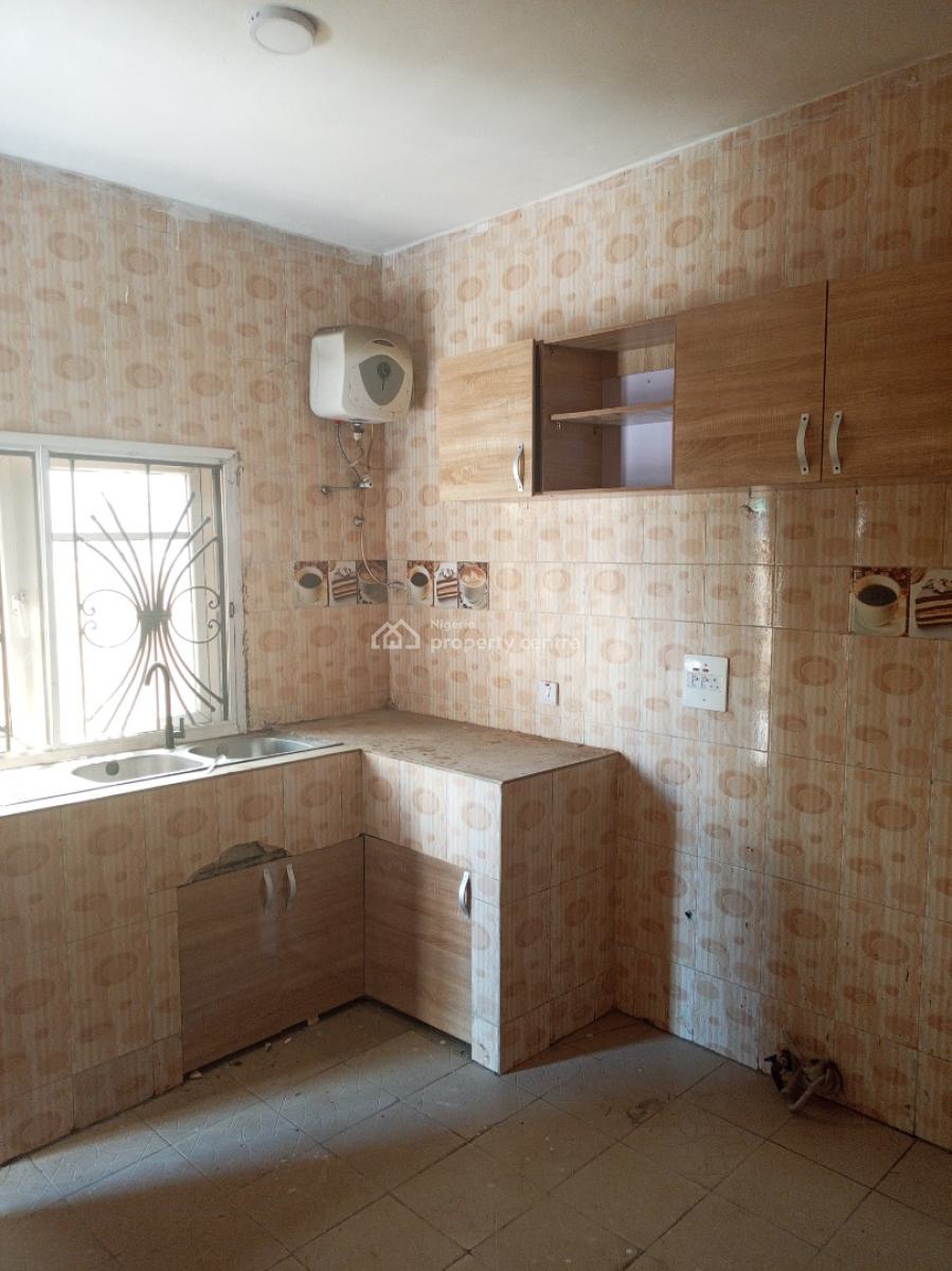 Luxury and Sharp 3 Bedrooms Apartment (downstairs), Mobil Road, Ilaje, Ajah, Lagos, Flat / Apartment for Rent