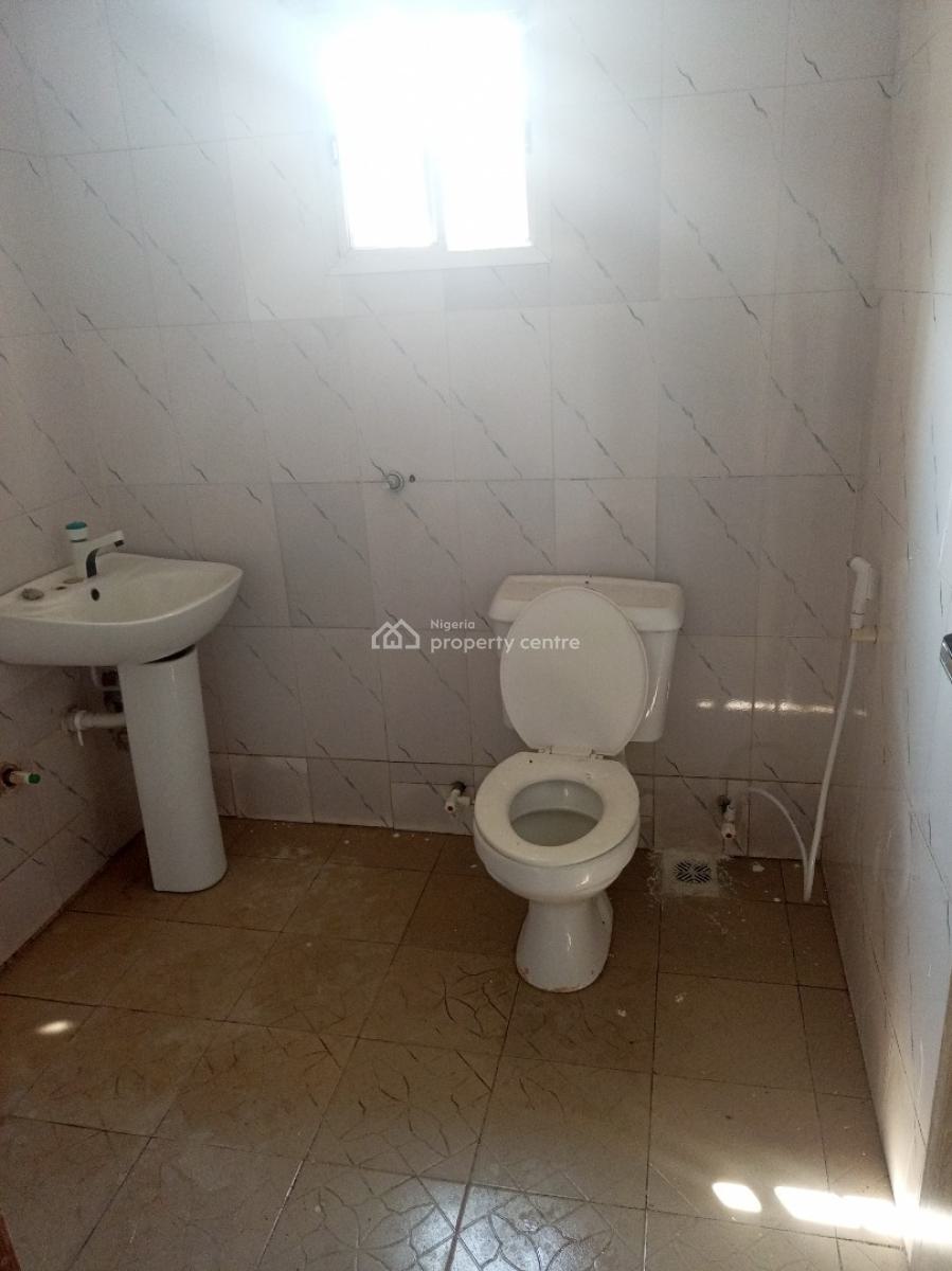 Luxury and Sharp 3 Bedrooms Apartment (downstairs), Mobil Road, Ilaje, Ajah, Lagos, Flat / Apartment for Rent