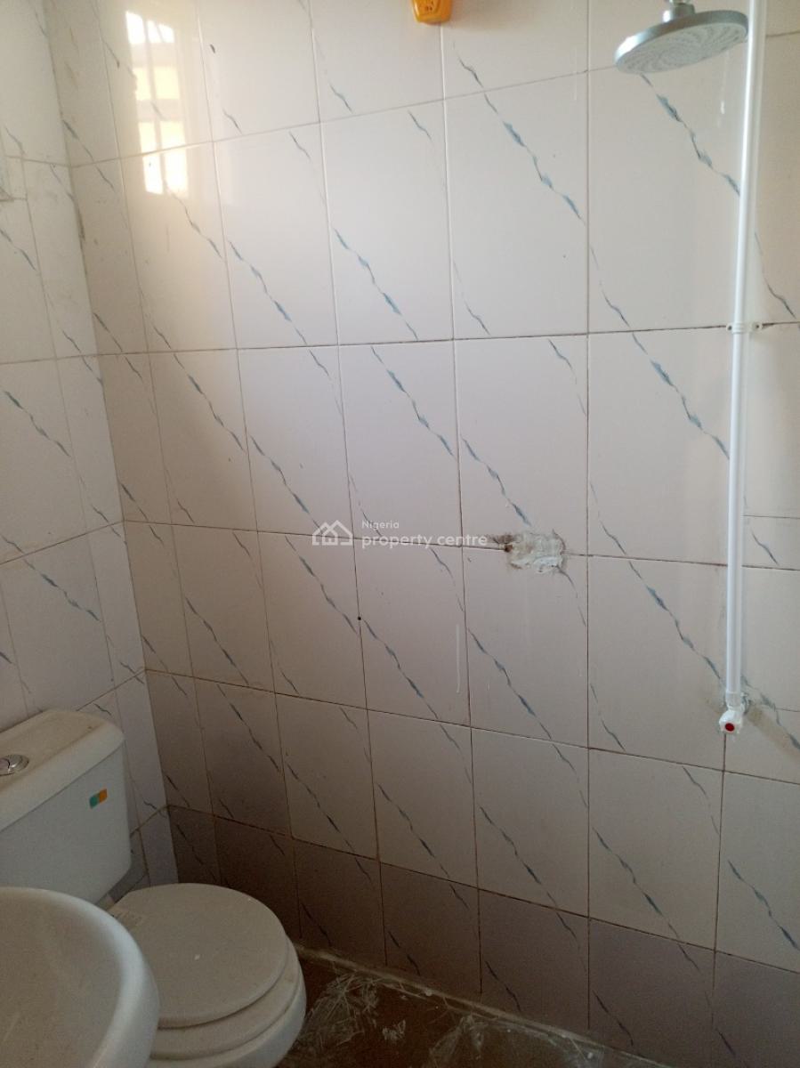 Luxury and Sharp 3 Bedrooms Apartment (downstairs), Mobil Road, Ilaje, Ajah, Lagos, Flat / Apartment for Rent