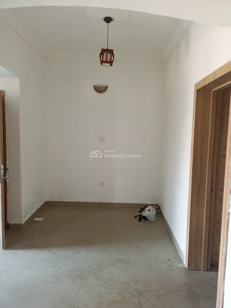 Luxury and Sharp 3 Bedrooms Apartment (downstairs), Mobil Road, Ilaje, Ajah, Lagos, Flat / Apartment for Rent