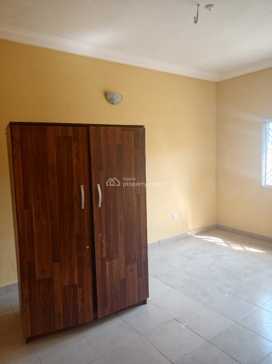 Luxury and Sharp 3 Bedrooms Apartment (downstairs), Mobil Road, Ilaje, Ajah, Lagos, Flat / Apartment for Rent