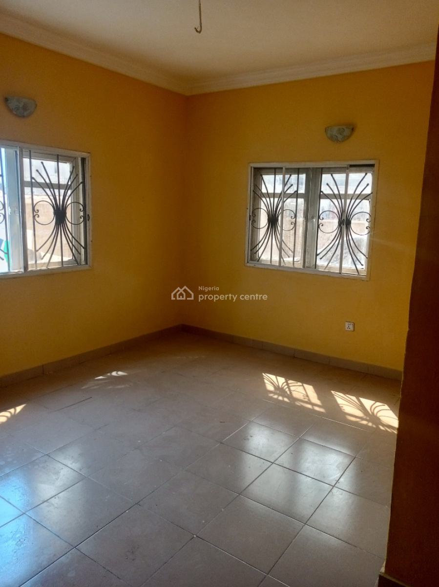 Luxury and Sharp 3 Bedrooms Apartment (downstairs), Mobil Road, Ilaje, Ajah, Lagos, Flat / Apartment for Rent