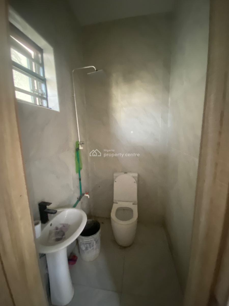 Super Luxurious Massive Roomself Contained (shared), Rising Gold Estate, Ikota, Lekki, Lagos, Flat / Apartment for Rent