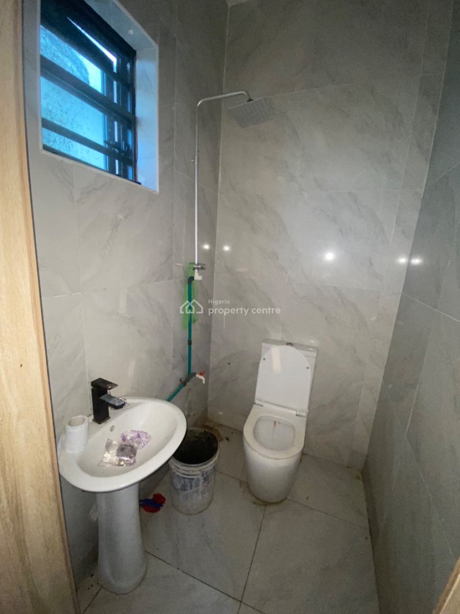 Super Luxurious Massive Roomself Contained (shared), Rising Gold Estate, Ikota, Lekki, Lagos, Flat / Apartment for Rent