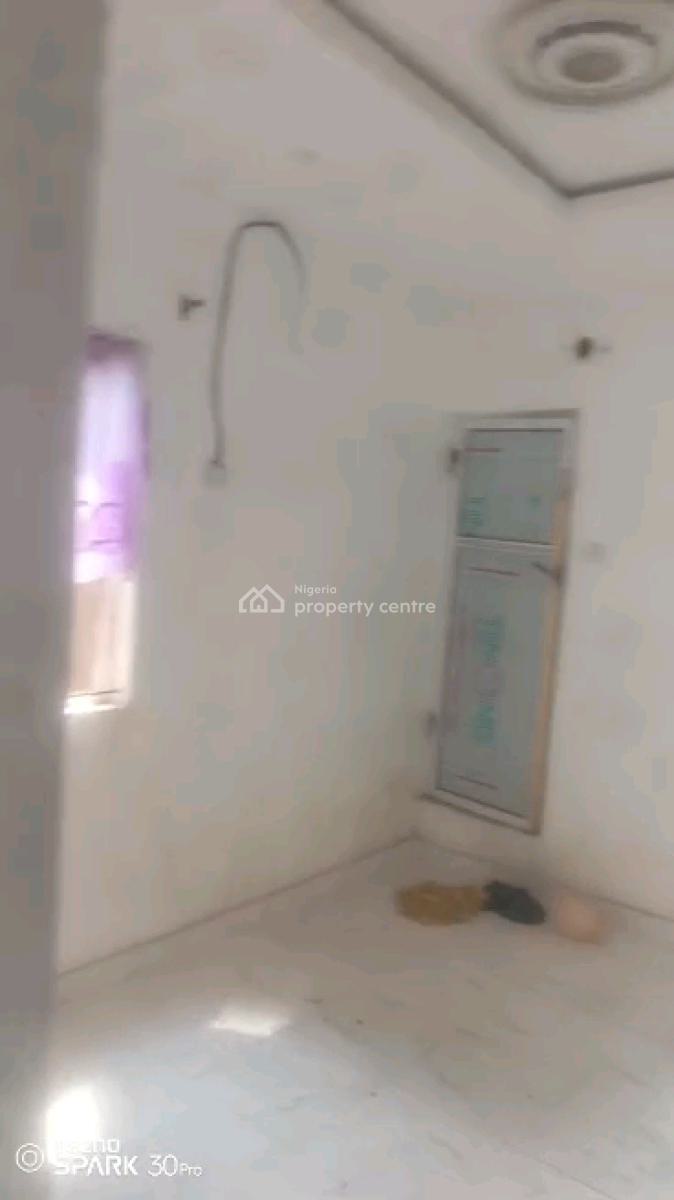 Standard and Executive Self Contain, Alagomeji, Yaba, Lagos, Self Contain (single Rooms) for Rent