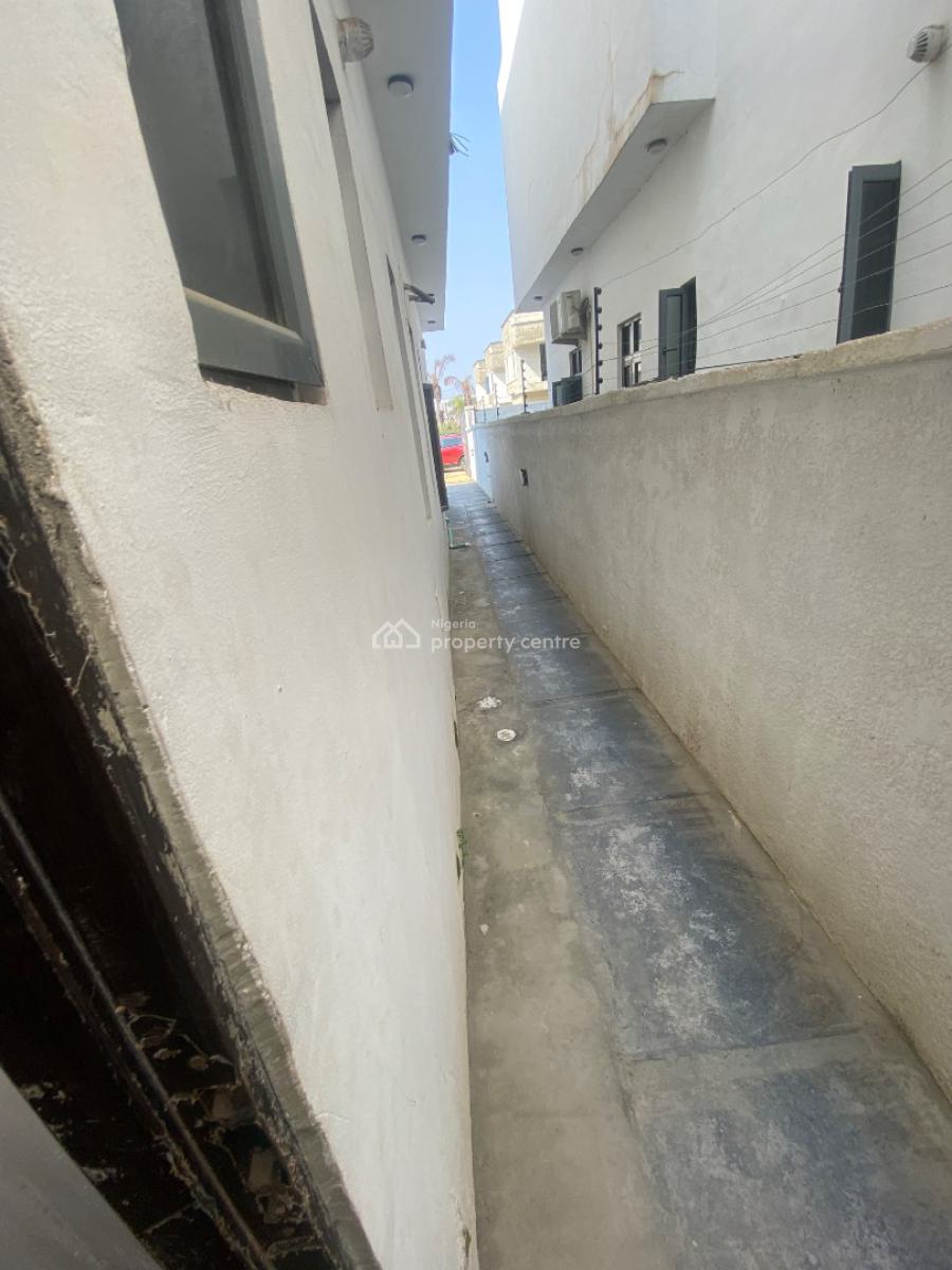 Super Luxurious Bq with Shared Kitchen, Rising Gold Estate, Ikota, Lekki, Lagos, Flat / Apartment for Rent