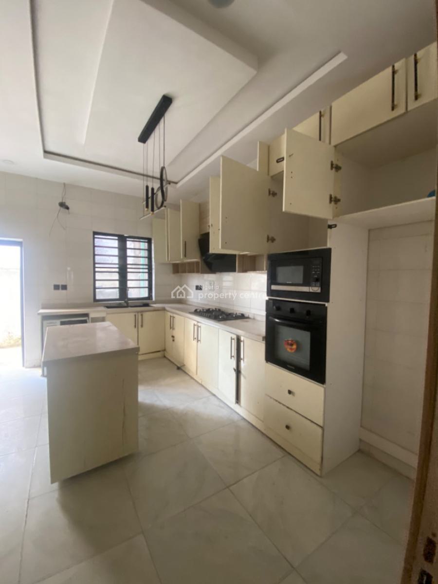 an Executive One Bedroom Shared Apartment, Ikota Villa Estate Lekki Phase 2, Lekki, Lagos, Self Contain (single Rooms) for Rent