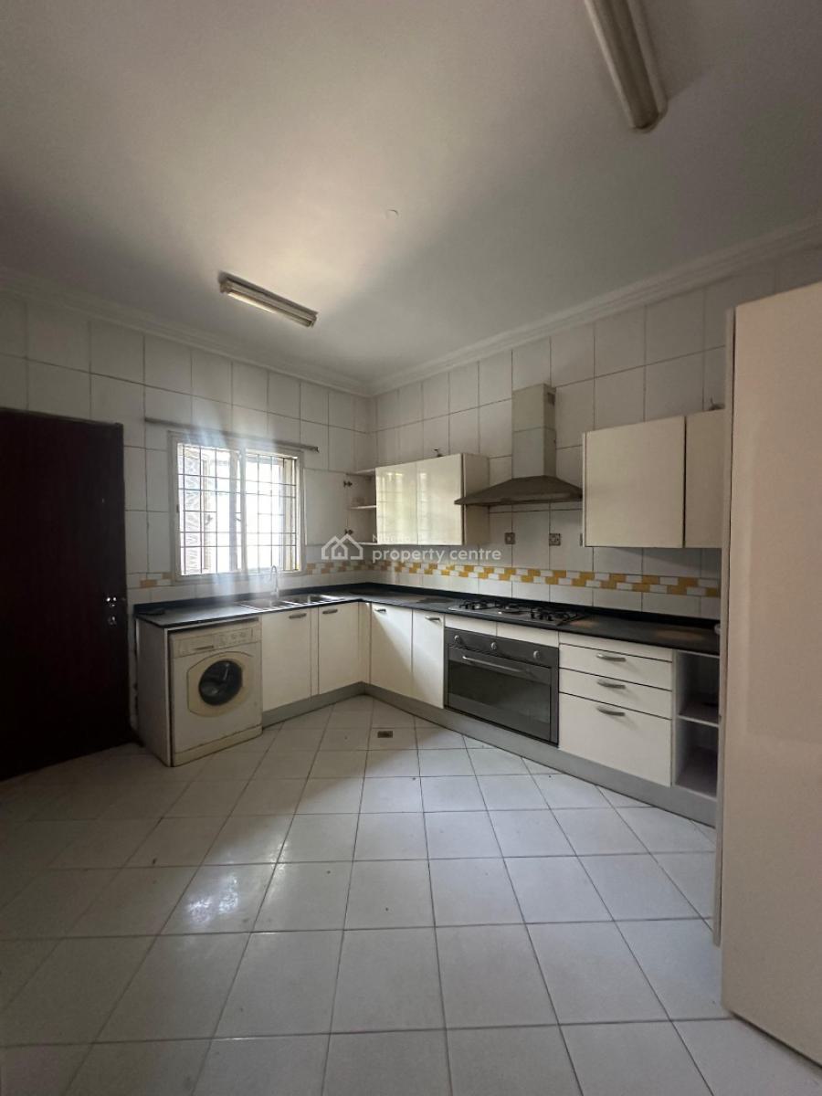 𝐌𝐀𝐈𝐍𝐓𝐀𝐈𝐍𝐄𝐃 4 𝐁𝐄𝐃𝐑𝐎𝐎𝐌 𝐒𝐄𝐌𝐈 𝐃𝐄𝐓𝐀𝐂𝐇𝐄𝐃, Ikoyi, Lagos, Semi-detached Duplex for Rent