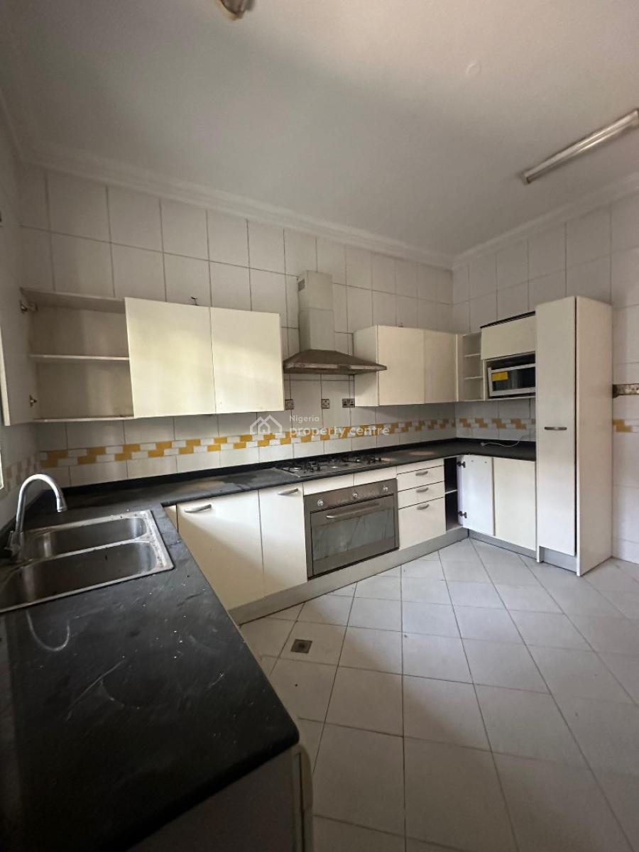 𝐌𝐀𝐈𝐍𝐓𝐀𝐈𝐍𝐄𝐃 4 𝐁𝐄𝐃𝐑𝐎𝐎𝐌 𝐒𝐄𝐌𝐈 𝐃𝐄𝐓𝐀𝐂𝐇𝐄𝐃, Ikoyi, Lagos, Semi-detached Duplex for Rent