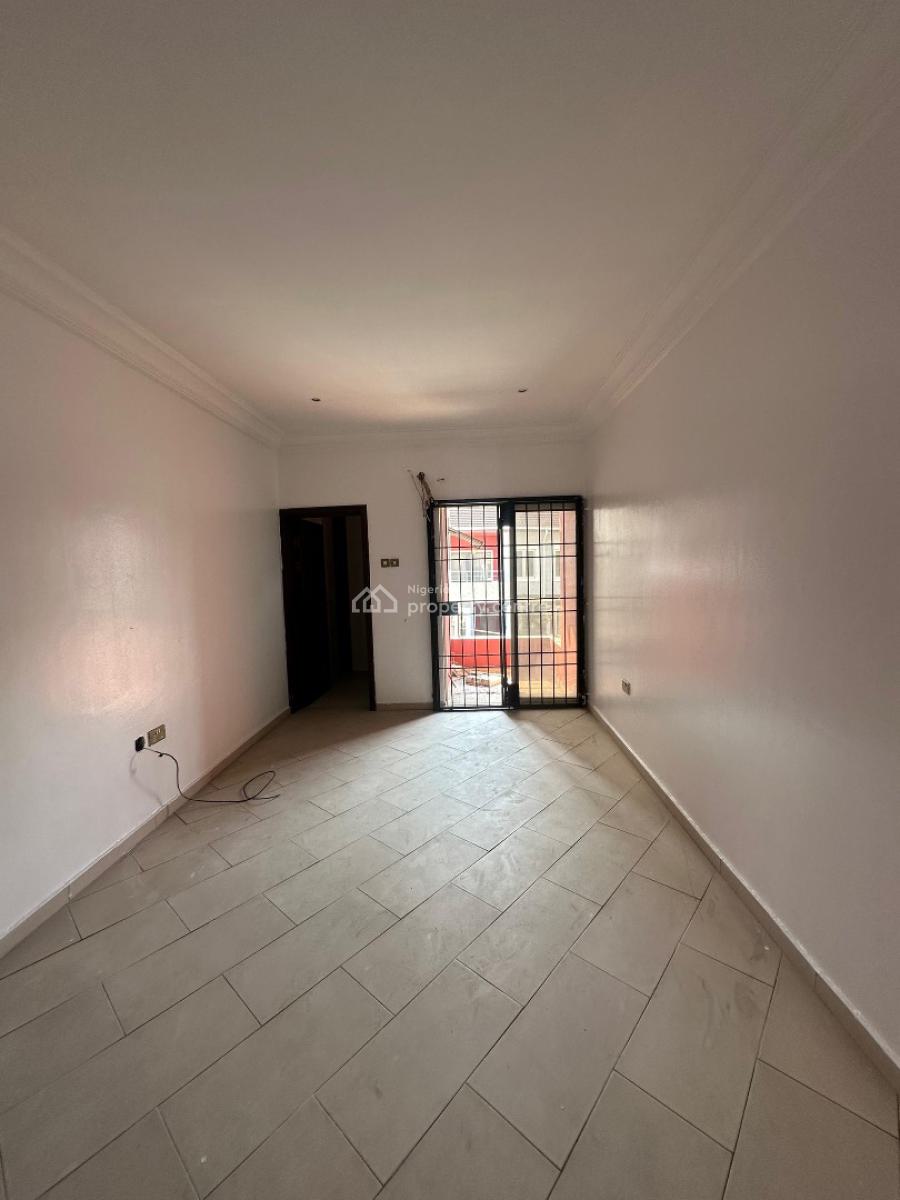 𝐌𝐀𝐈𝐍𝐓𝐀𝐈𝐍𝐄𝐃 4 𝐁𝐄𝐃𝐑𝐎𝐎𝐌 𝐒𝐄𝐌𝐈 𝐃𝐄𝐓𝐀𝐂𝐇𝐄𝐃, Ikoyi, Lagos, Semi-detached Duplex for Rent