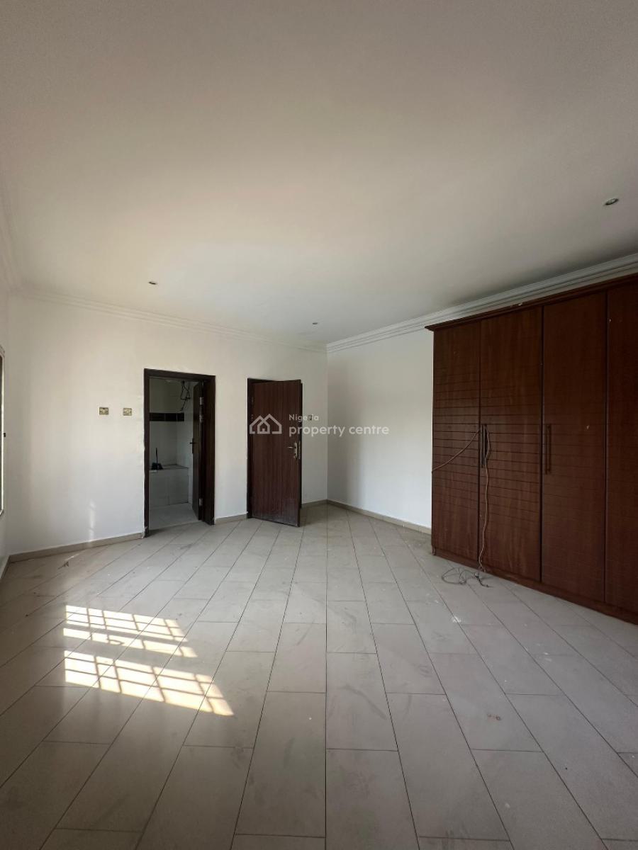 𝐌𝐀𝐈𝐍𝐓𝐀𝐈𝐍𝐄𝐃 4 𝐁𝐄𝐃𝐑𝐎𝐎𝐌 𝐒𝐄𝐌𝐈 𝐃𝐄𝐓𝐀𝐂𝐇𝐄𝐃, Ikoyi, Lagos, Semi-detached Duplex for Rent
