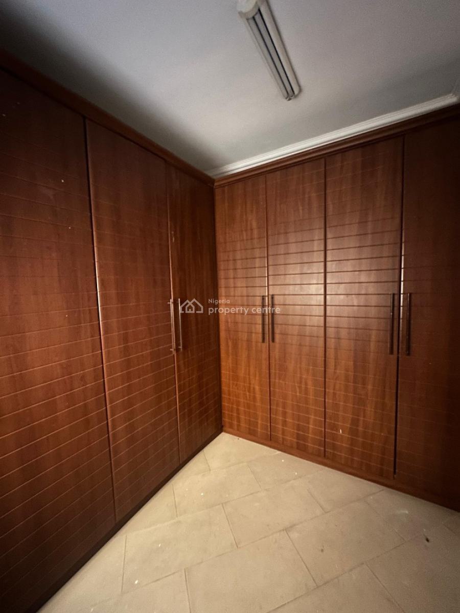 𝐌𝐀𝐈𝐍𝐓𝐀𝐈𝐍𝐄𝐃 4 𝐁𝐄𝐃𝐑𝐎𝐎𝐌 𝐒𝐄𝐌𝐈 𝐃𝐄𝐓𝐀𝐂𝐇𝐄𝐃, Ikoyi, Lagos, Semi-detached Duplex for Rent