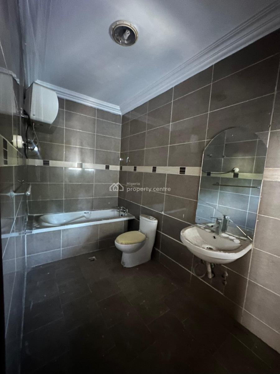 𝐌𝐀𝐈𝐍𝐓𝐀𝐈𝐍𝐄𝐃 4 𝐁𝐄𝐃𝐑𝐎𝐎𝐌 𝐒𝐄𝐌𝐈 𝐃𝐄𝐓𝐀𝐂𝐇𝐄𝐃, Ikoyi, Lagos, Semi-detached Duplex for Rent