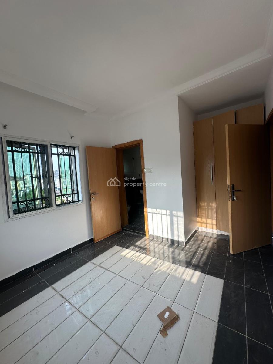 𝐌𝐀𝐈𝐍𝐓𝐀𝐈𝐍𝐄𝐃 4 𝐁𝐄𝐃𝐑𝐎𝐎𝐌 𝐒𝐄𝐌𝐈 𝐃𝐄𝐓𝐀𝐂𝐇𝐄𝐃, Ikoyi, Lagos, Semi-detached Duplex for Rent