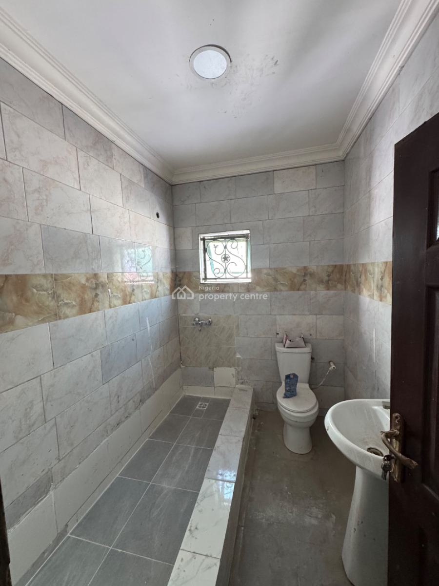 Well Maintained 2 Bedroom Apartment, Chevron, Lekki Phase 2, Lekki, Lagos, Flat / Apartment for Rent