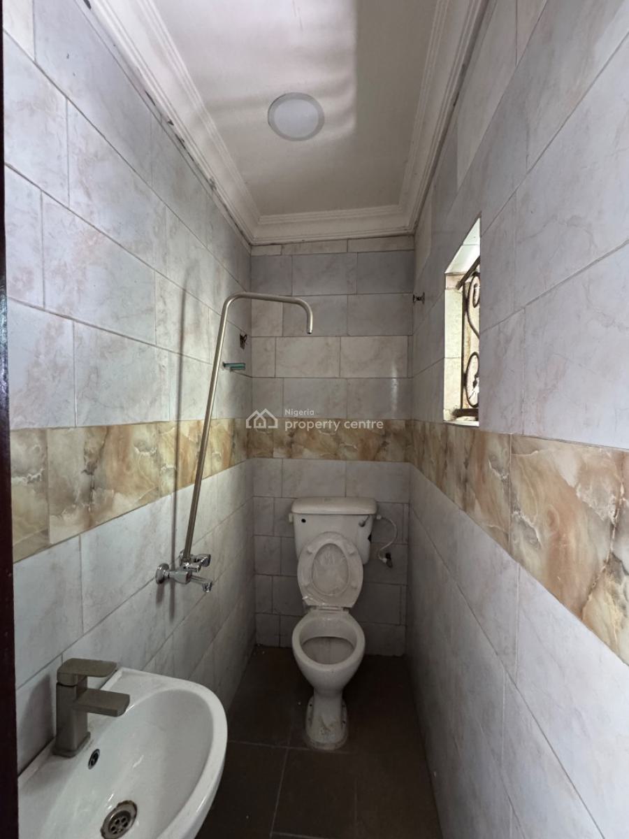 Well Maintained 2 Bedroom Apartment, Chevron, Lekki Phase 2, Lekki, Lagos, Flat / Apartment for Rent