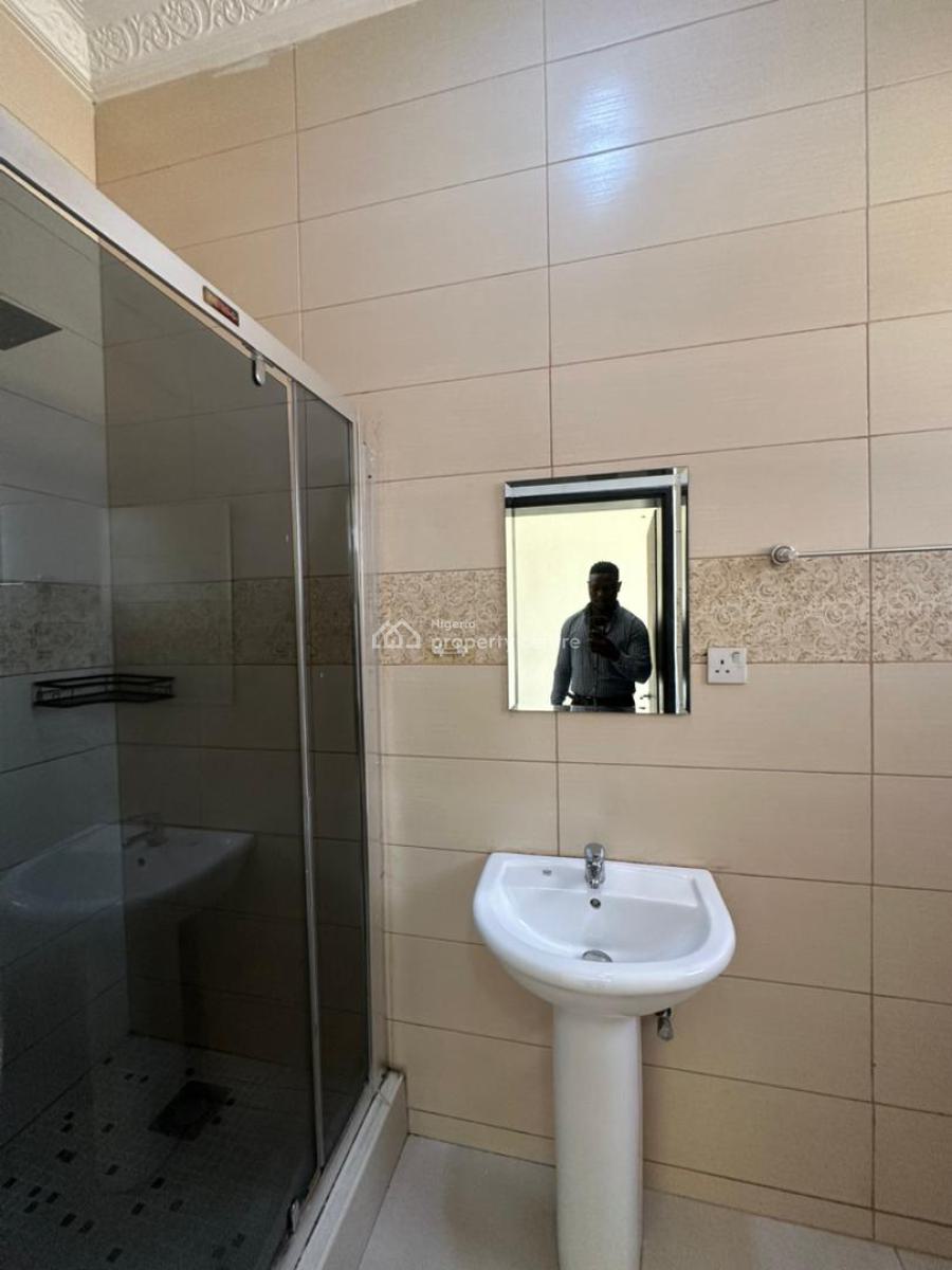 Maintained 2 Bedroom Apartment, Chevron, Lekki Phase 2, Lekki, Lagos, Flat / Apartment for Rent