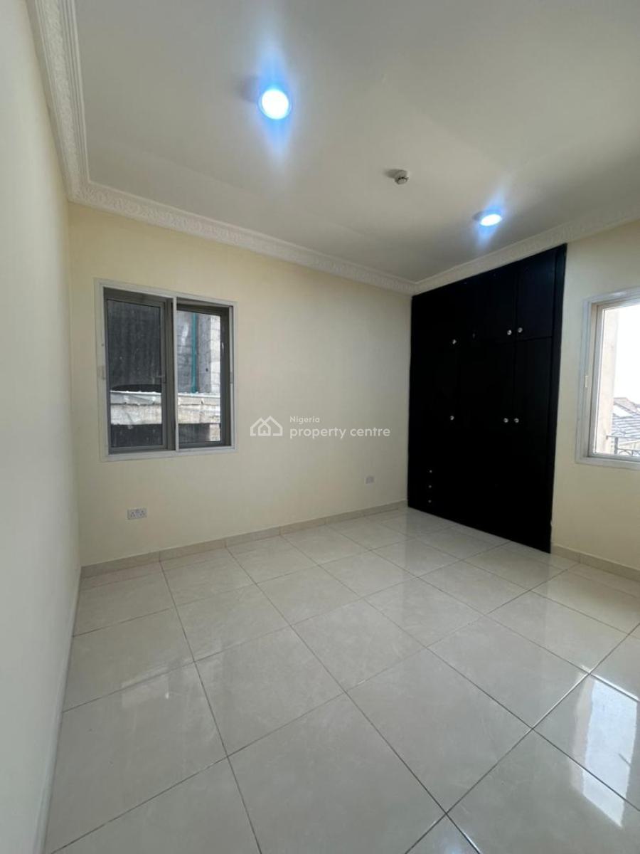 Maintained 2 Bedroom Apartment, Chevron, Lekki Phase 2, Lekki, Lagos, Flat / Apartment for Rent