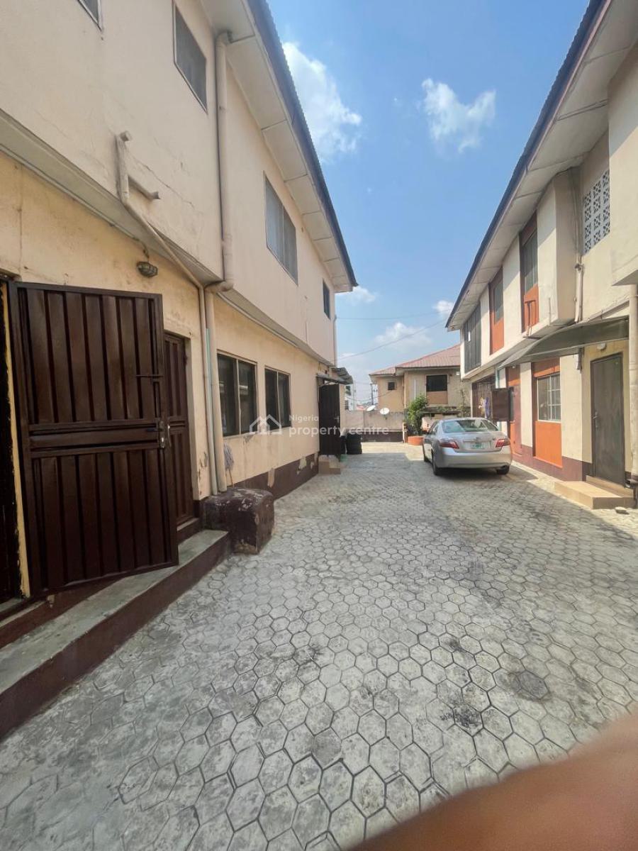 Lovely 2 Bedroom Flat Apartment, Gra Phase 1, Magodo, Lagos, Flat / Apartment for Rent