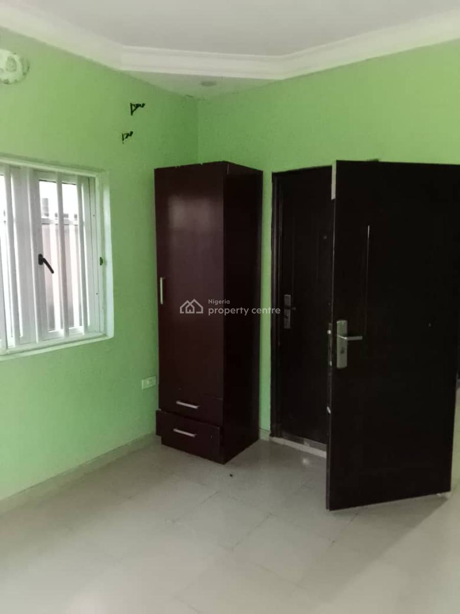 3 Bedroom Flat in a Secured Estate, Waterfront Estate, Gra Phase 1, Magodo, Lagos, Flat / Apartment for Rent