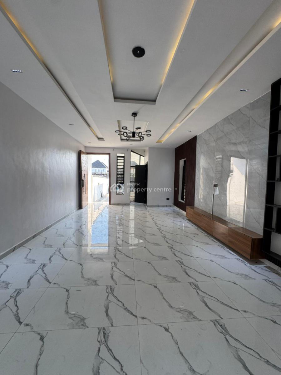 Distress 4 Bedroom Self Compound Semi-detached Duplex with Bq, Chevron Toll Gate, Orchid Road, Lekki, Lagos, Semi-detached Duplex for Sale