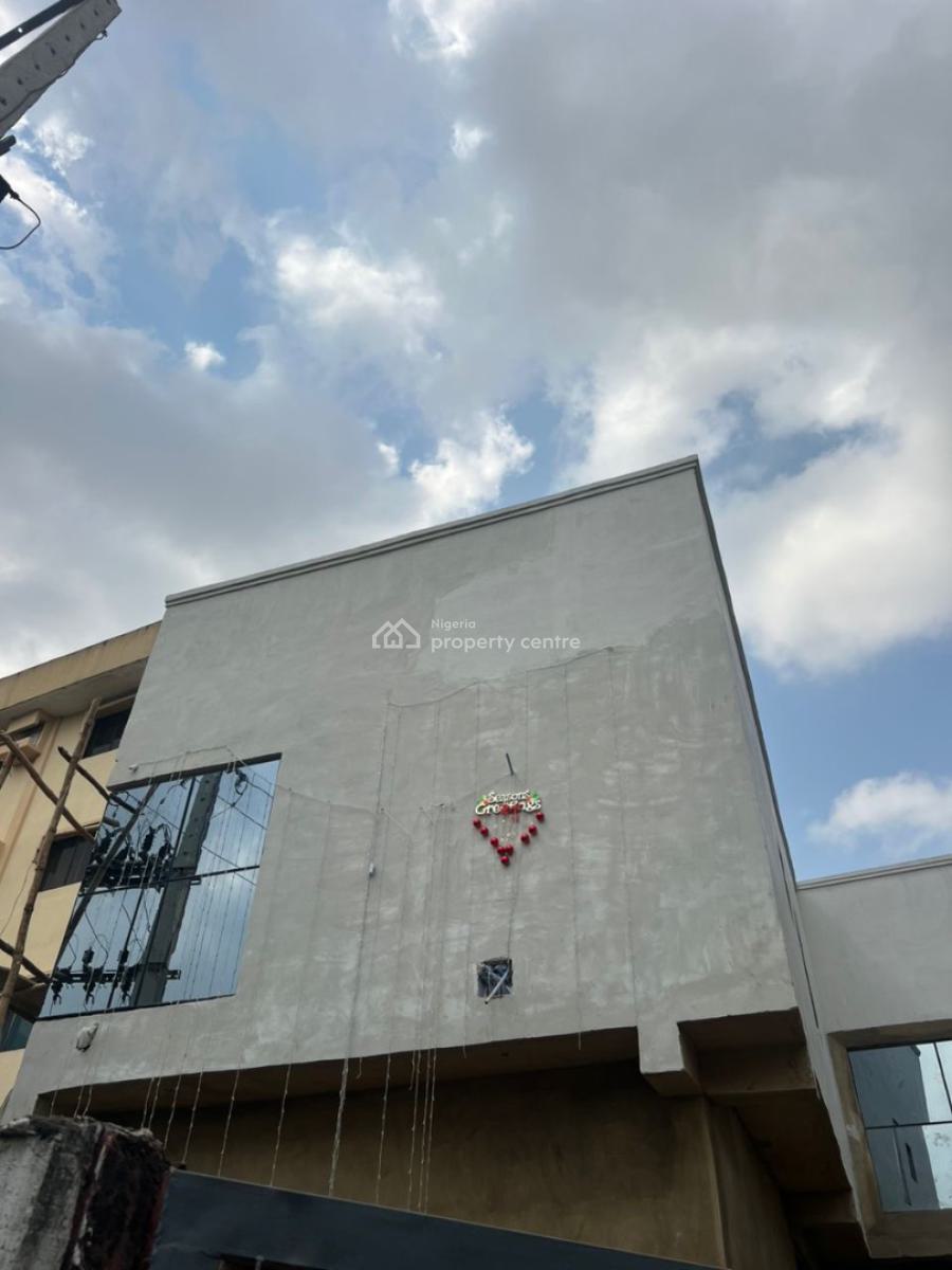 Cashflow Generating Investment Located in a High Demand Area, Obanikoro, Shomolu, Lagos, House for Sale