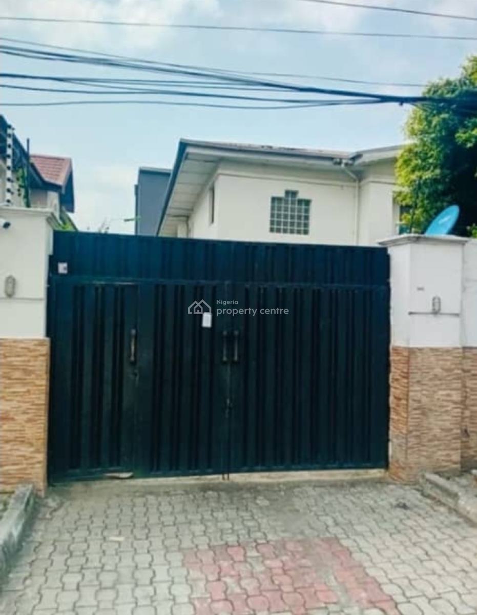 Spacious 3 Bedroom Apartment (no Bq) & Additional Storage (perfect Location, Lekki Phase 1, Lekki, Lagos, Flat / Apartment for Rent