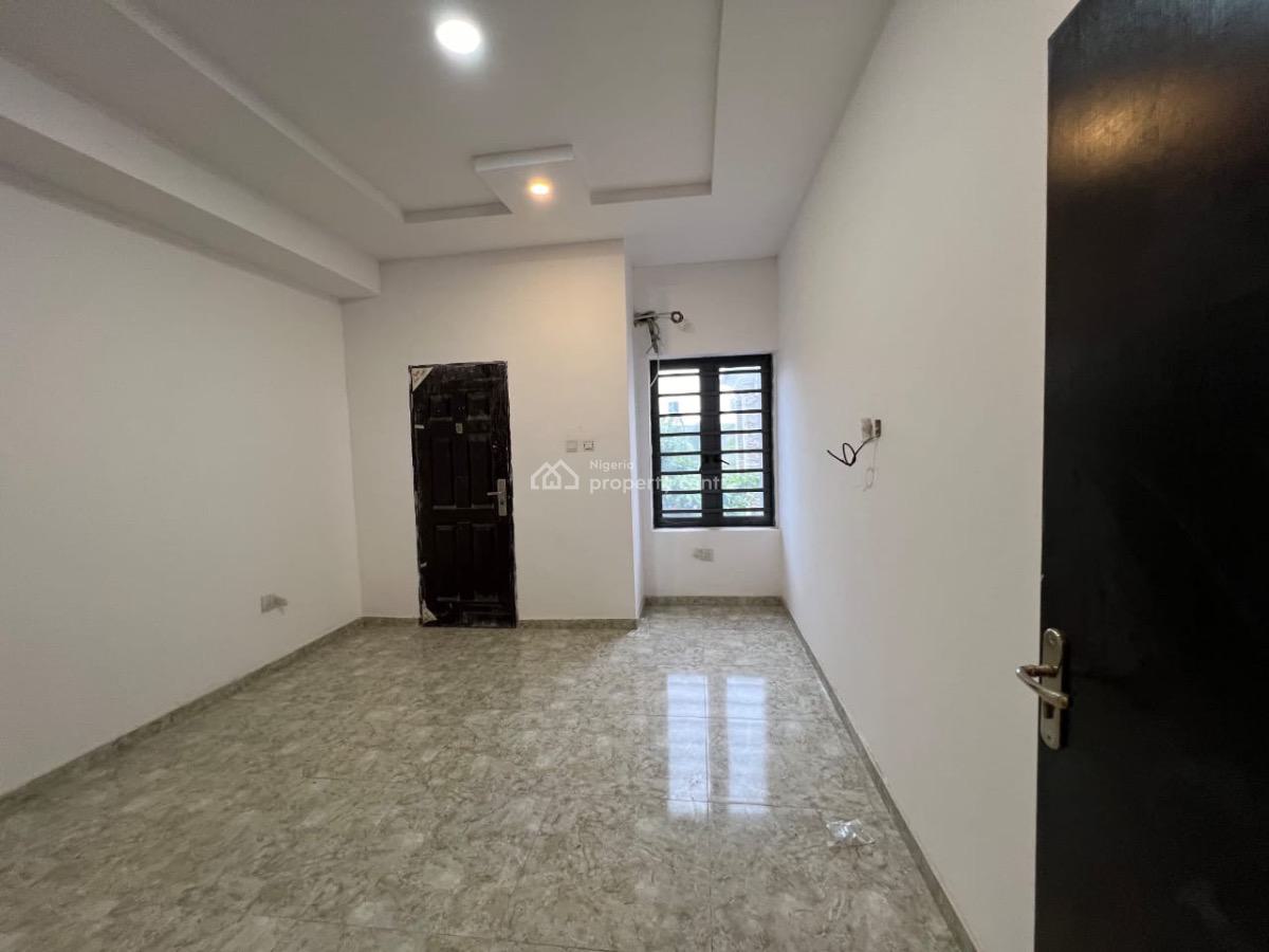 Spacious 3 Bedroom Flat with Bq, Off Freedom Way Lekki Phase1, Lekki, Lagos, Flat / Apartment for Sale