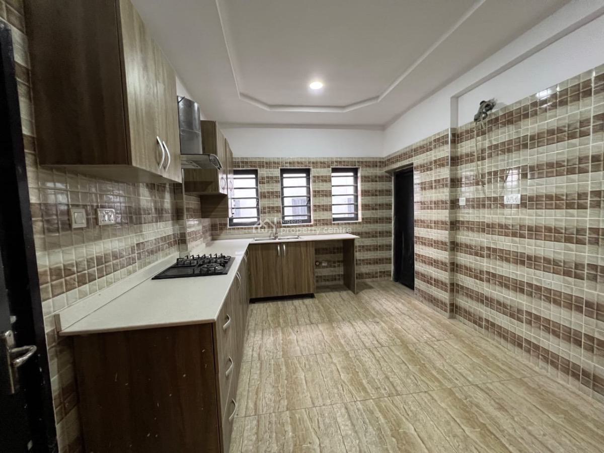 Spacious 3 Bedroom Flat with Bq, Off Freedom Way Lekki Phase1, Lekki, Lagos, Flat / Apartment for Sale