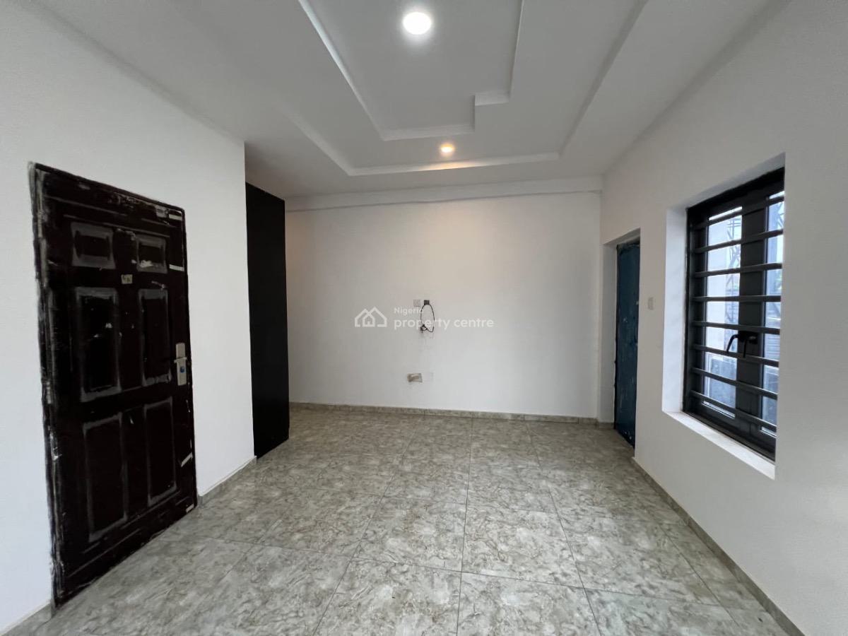 Spacious 3 Bedroom Flat with Bq, Off Freedom Way Lekki Phase1, Lekki, Lagos, Flat / Apartment for Sale