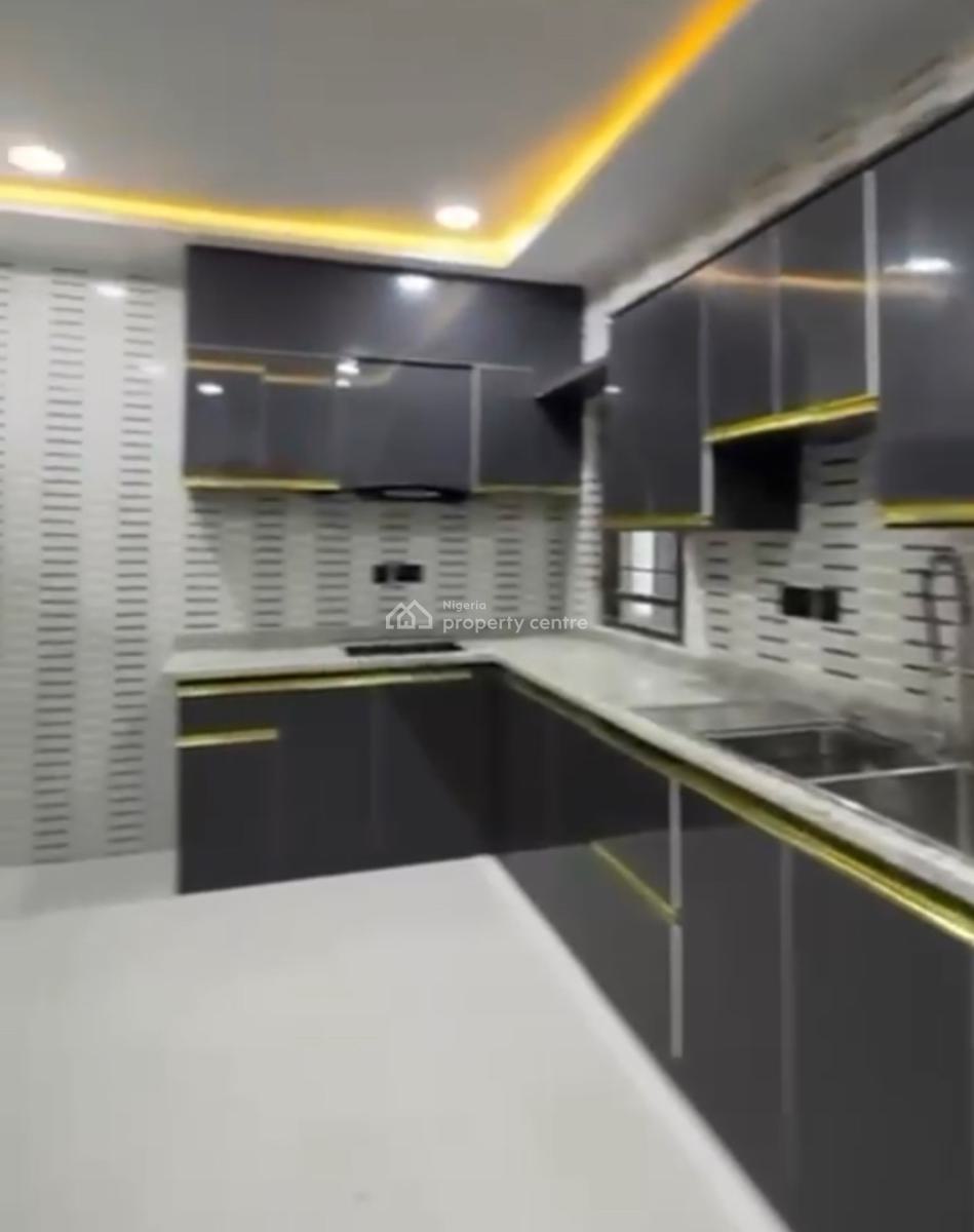 Newly Built Luxurious 4 Bedroom En-suite Terrace Duplex, Gaduwa, Abuja, Terraced Duplex for Sale