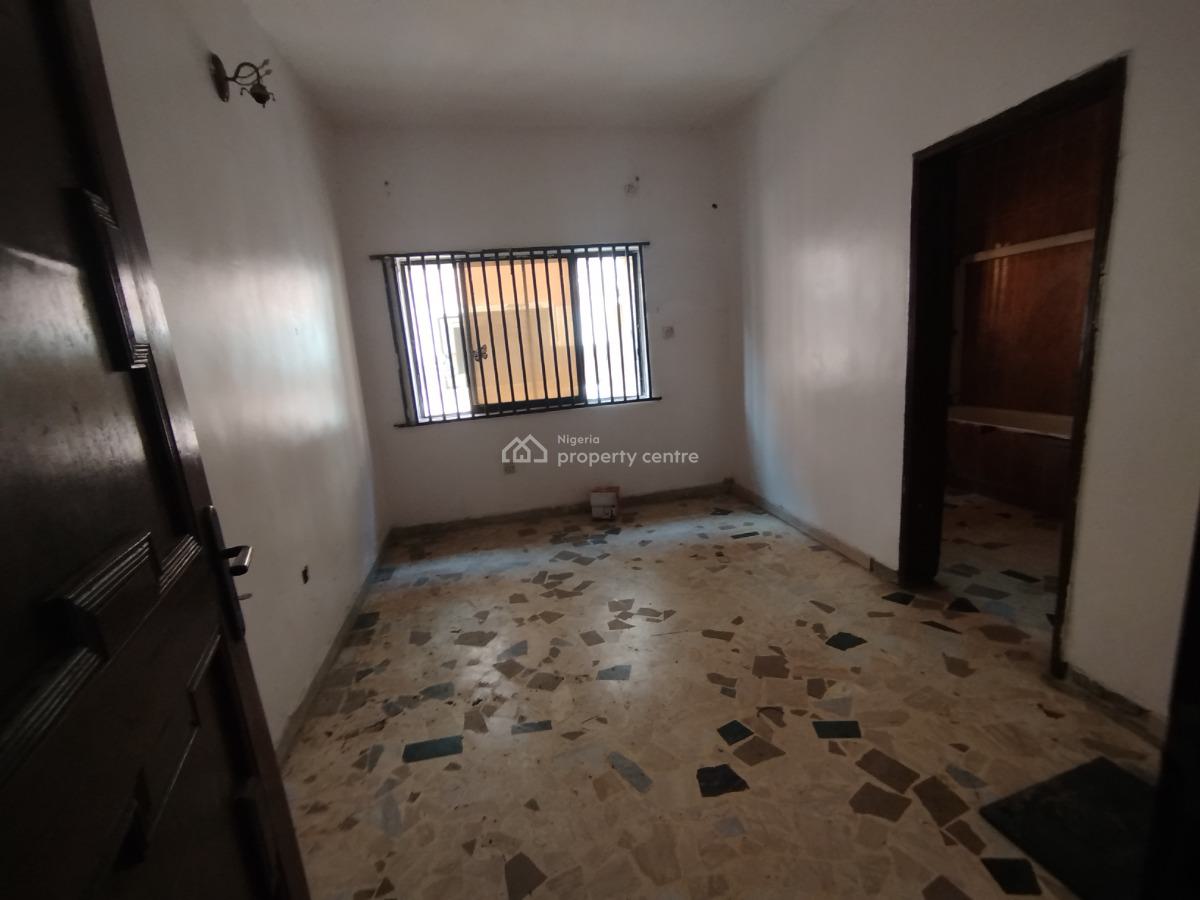 Spacious 2 Bedroom Apartment, Off Admiralty Way, Lekki Phase 1, Lekki, Lagos, Flat / Apartment for Rent