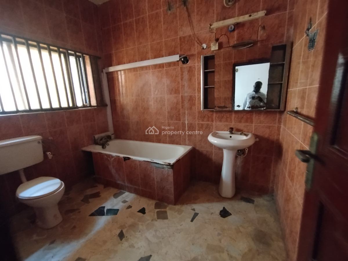Spacious 2 Bedroom Apartment, Off Admiralty Way, Lekki Phase 1, Lekki, Lagos, Flat / Apartment for Rent