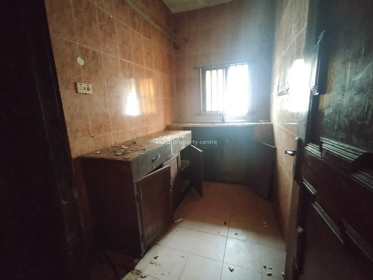 Spacious 2 Bedroom Apartment, Off Admiralty Way, Lekki Phase 1, Lekki, Lagos, Flat / Apartment for Rent