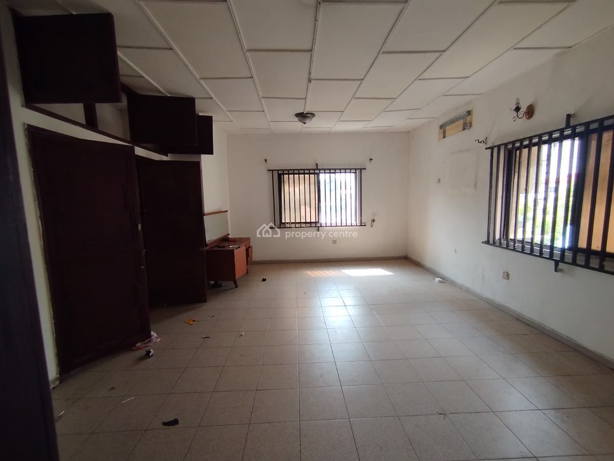 Spacious 2 Bedroom Apartment, Off Admiralty Way, Lekki Phase 1, Lekki, Lagos, Flat / Apartment for Rent