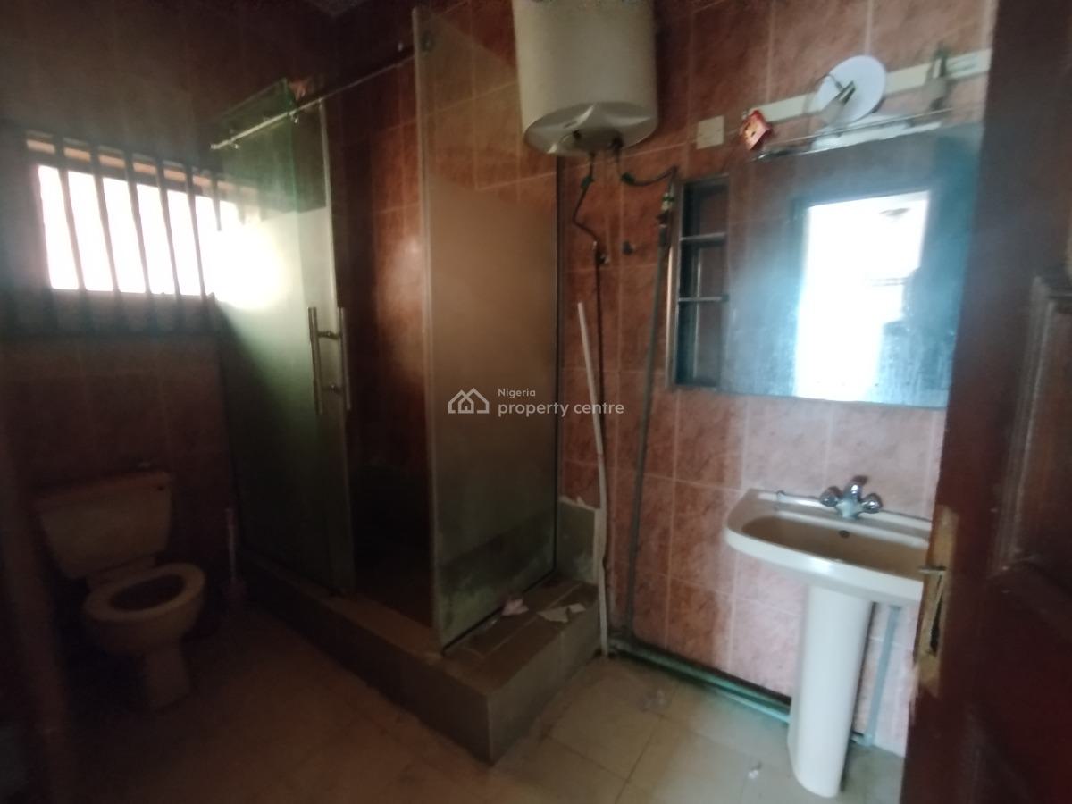 Spacious 2 Bedroom Apartment, Off Admiralty Way, Lekki Phase 1, Lekki, Lagos, Flat / Apartment for Rent