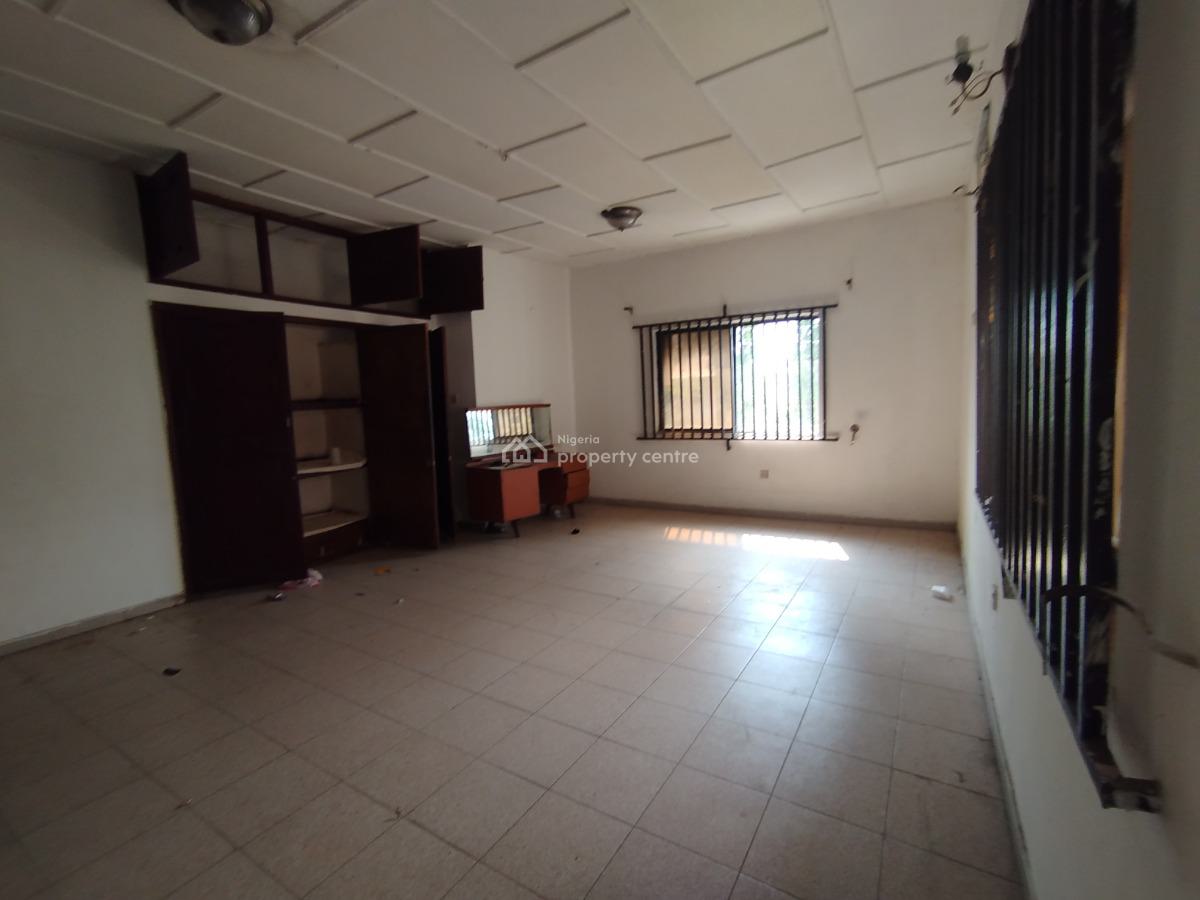 Spacious 2 Bedroom Apartment, Off Admiralty Way, Lekki Phase 1, Lekki, Lagos, Flat / Apartment for Rent
