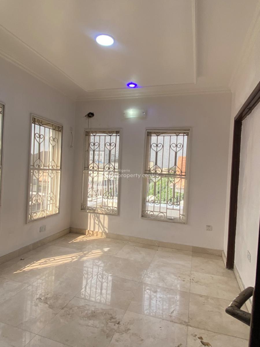 Luxury 3 Bedroom Flat Along Admiralty Way, Along Admiralty Way, Lekki Phase 1, Lekki, Lagos, Flat / Apartment for Rent