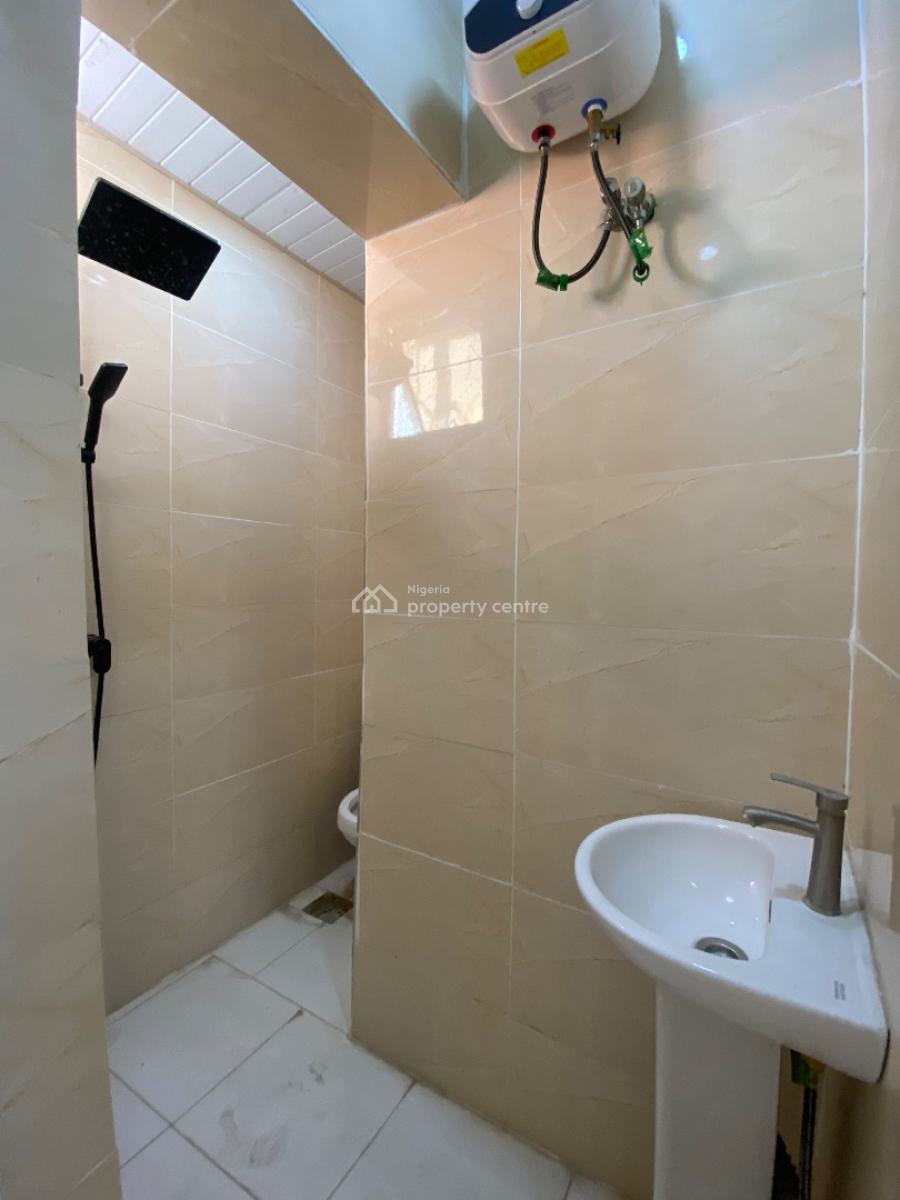 Luxury 3 Bedroom Flat Along Admiralty Way, Along Admiralty Way, Lekki Phase 1, Lekki, Lagos, Flat / Apartment for Rent