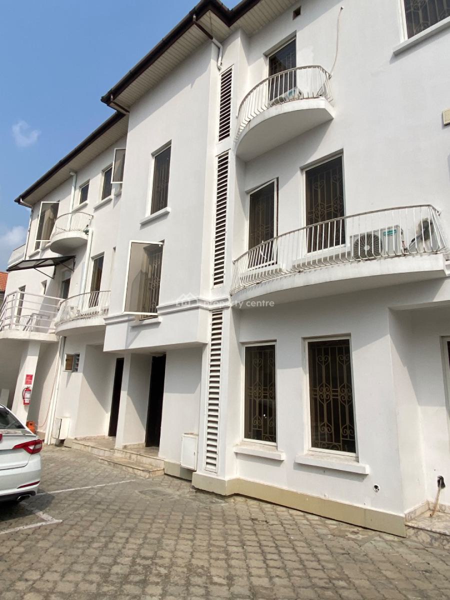 Luxury 3 Bedroom Flat Along Admiralty Way, Along Admiralty Way, Lekki Phase 1, Lekki, Lagos, Flat / Apartment for Rent