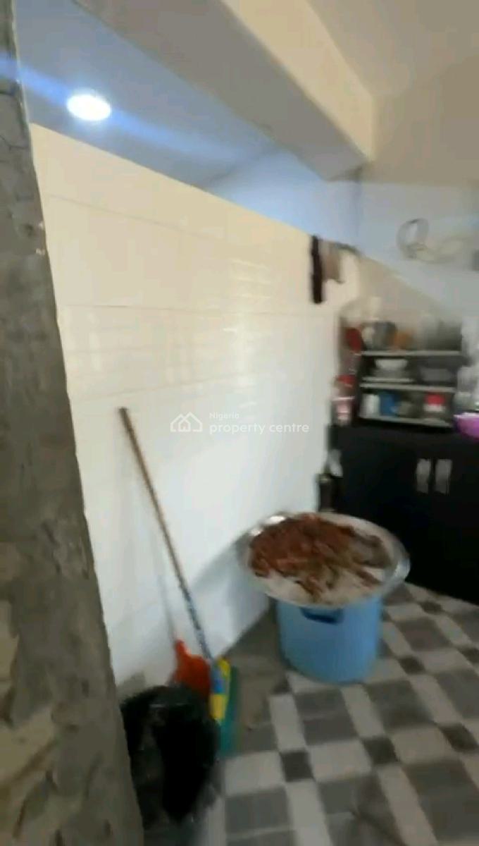 Neatly Used, Spacious and Standard 2 Bedroom Flat, Off Kayode Street, Onipanu, Shomolu, Lagos, Flat / Apartment for Rent