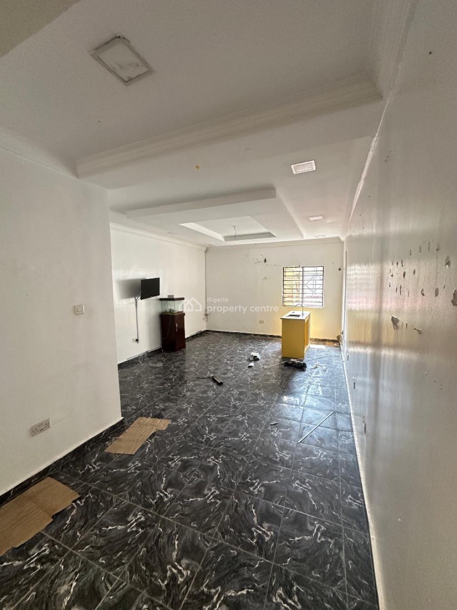 Shop Space on a Busy Road (first Floor), Lekki Phase 1, Lekki, Lagos, Shop for Rent