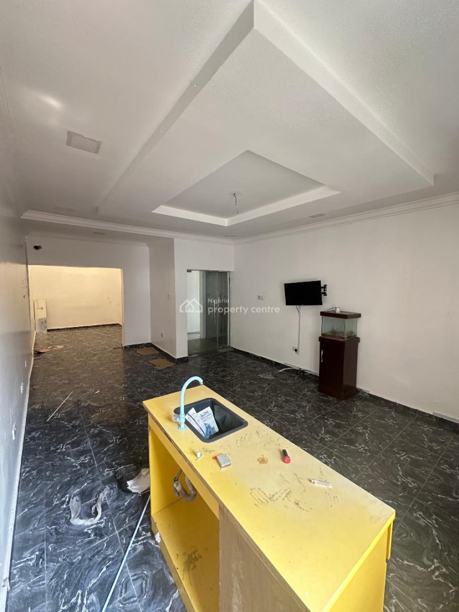 Shop Space on a Busy Road (first Floor), Lekki Phase 1, Lekki, Lagos, Shop for Rent