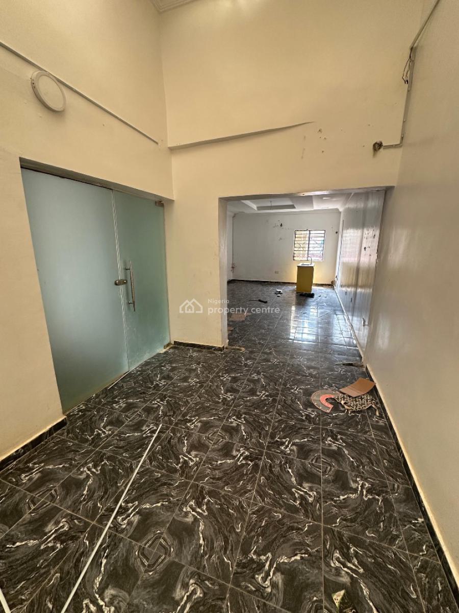 Shop Space on a Busy Road (first Floor), Lekki Phase 1, Lekki, Lagos, Shop for Rent