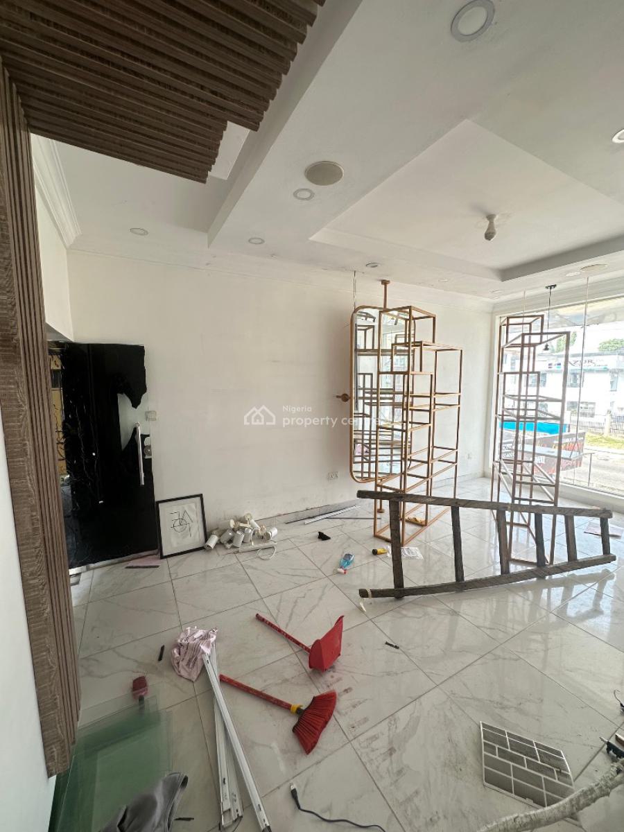 Shop Space on a Busy Road, Lekki Phase 1, Lekki, Lagos, Shop for Rent
