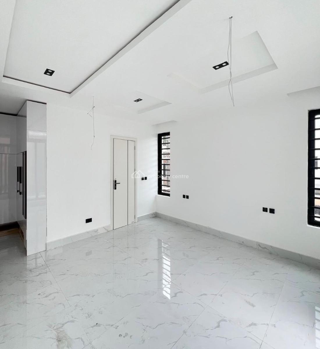 Fully Serviced 2 Bedrooms Apartment, Lekki Phase 1, Lekki, Lagos, Flat / Apartment for Sale