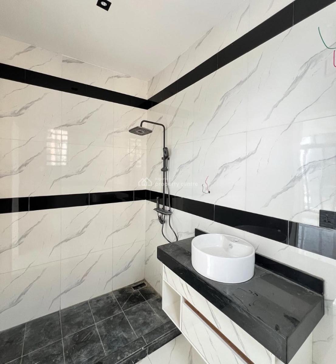 Fully Serviced 2 Bedrooms Apartment, Lekki Phase 1, Lekki, Lagos, Flat / Apartment for Sale