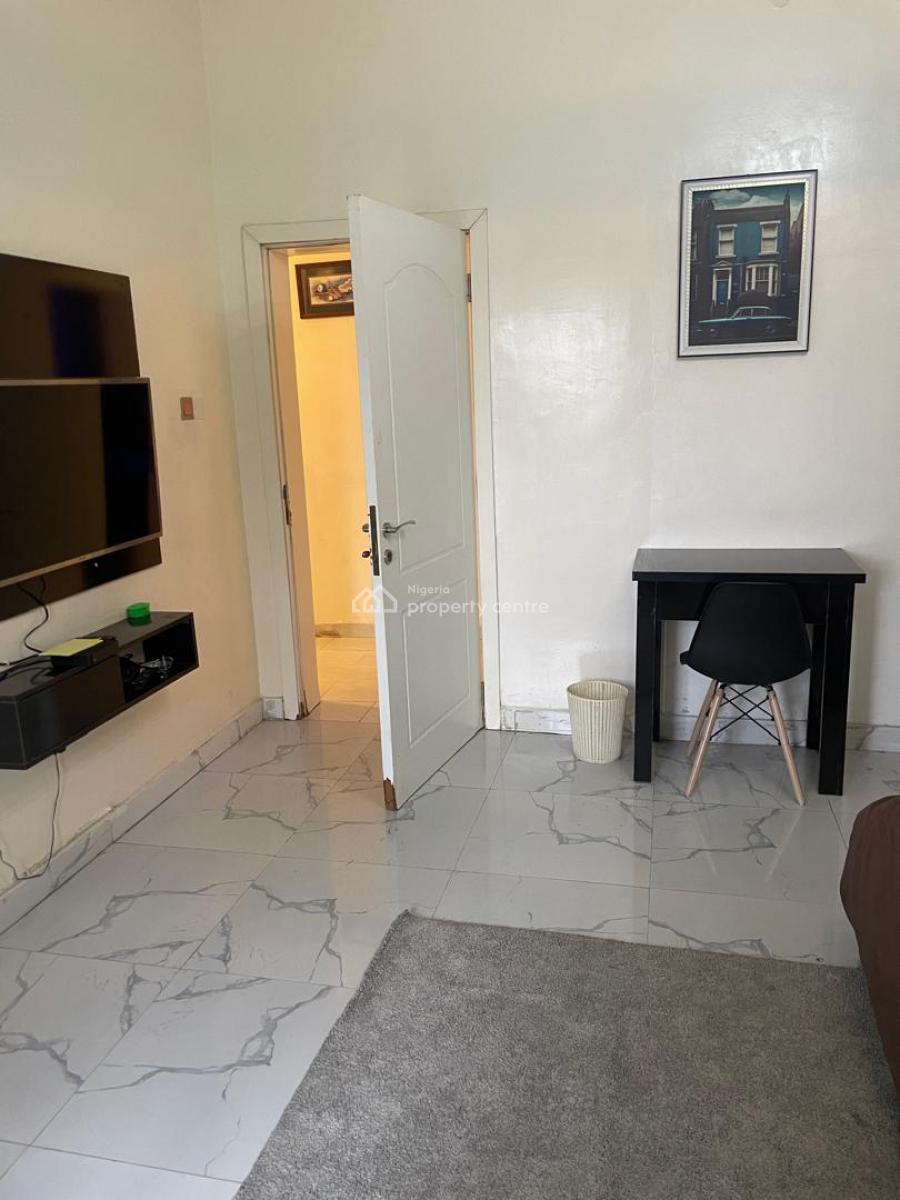 Luxury 3-bedroom Apartment, 17a Ayinde Sanni Street, Gra Phase 1, Magodo, Lagos, House Short Let